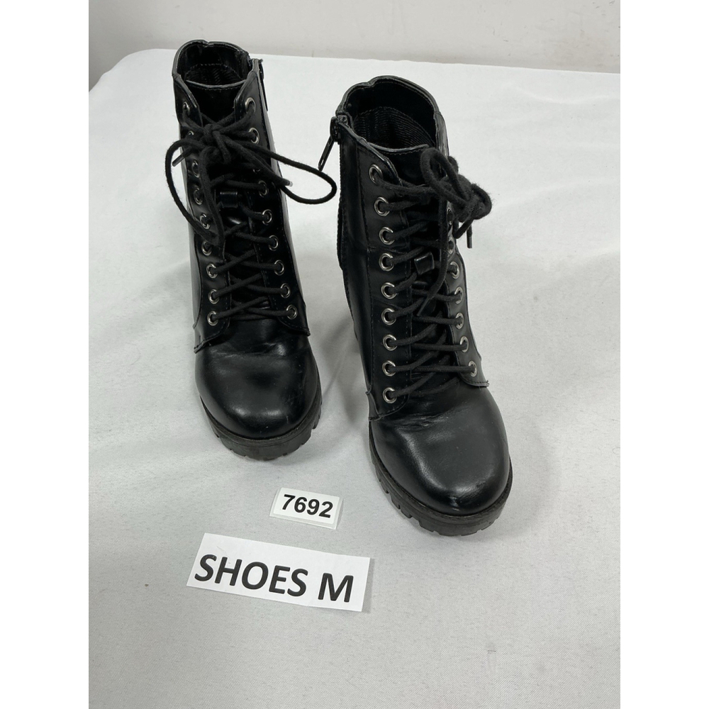 Womans Excellent Condition Soda Balboa Platform Ankle Boots 6.5 Black